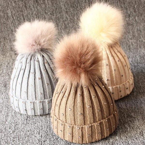 Bonito bebê infantil knit boné meninas crochê chapéus crianças desenhista lantejoulas pompom pompom sólido tampões ao ar livre gosinhos de gorro