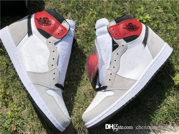 

2020 air aauthentic 1 high og retro white black light smoke grey basketball shoes 555088-126 varsity red man sports sneakers with box