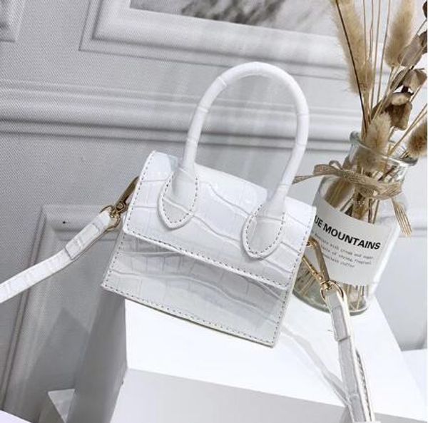 

2020 new red designer fashion show crocodile pattern small bag wild small bag shoulder slung portable decorative