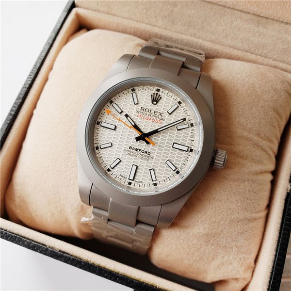 

Мужские автоматические часы 40MM с гладкими краями Автоматические механические ча
