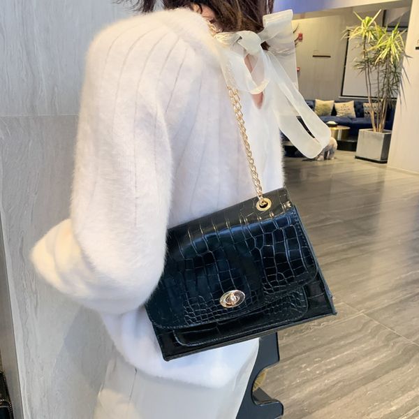 

наплечные сумки 2019 новой мода solid color женщина crossbody сумки дизайна женской простая ladies chain женского посланник