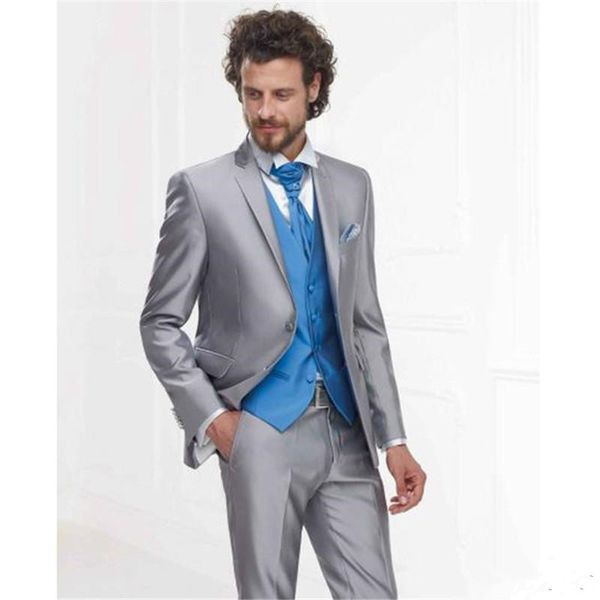Nuovo arrivo Due bottoni Smoking dello sposo grigio argento Notch Risvolto Groomsmen Mens Wedding Business Prom Suit (Jacket + Pants + Vest + Tie) 643
