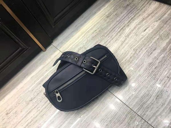 

2020 fashion designer men and women fashion bag classic large capacity adjustable length men's simple atmosphere black pocket chest bag