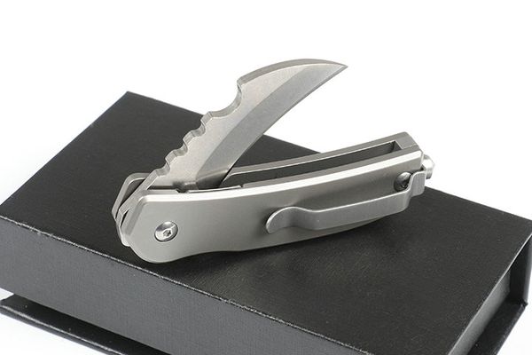 Coltello pieghevole Mini Small Karambit Claw di alta qualità D2 Stone Wash Blade TC4 Manico in lega di titanio con strumenti di riparazione