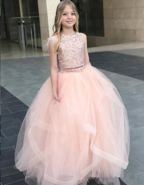 Abiti da ragazza di fiori africani con paillettes rosa moderni Due pezzi di tulle di piume Abiti da sposa per bambina Abiti da spettacolo per ragazza economici Q70