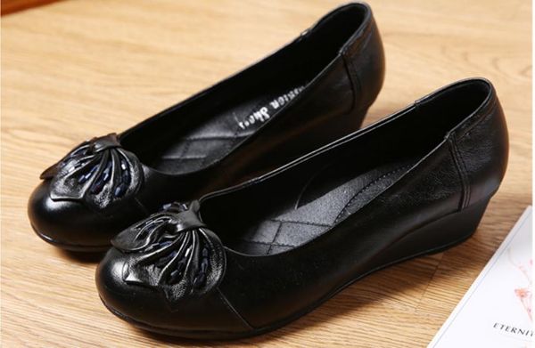 

2019 women's shoes in spring and autumn with new style slope heel round head bowknot mother shoes@nm694, Black