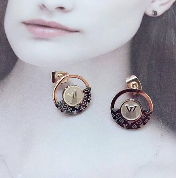 

Новые Серьги Богемная женская титановая сталь Полупустые круглые буквы Четырехл