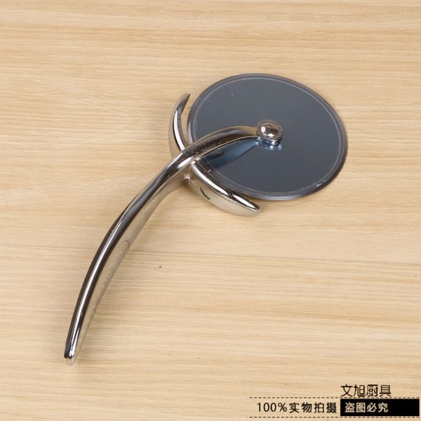 

new pattern black pizza knife bake pei-cut cake knife pizza knife plug-in card dress