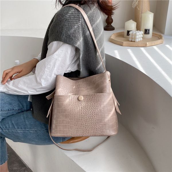 

crocodile mass bucket bag bag 2020 new leisure simple messenger