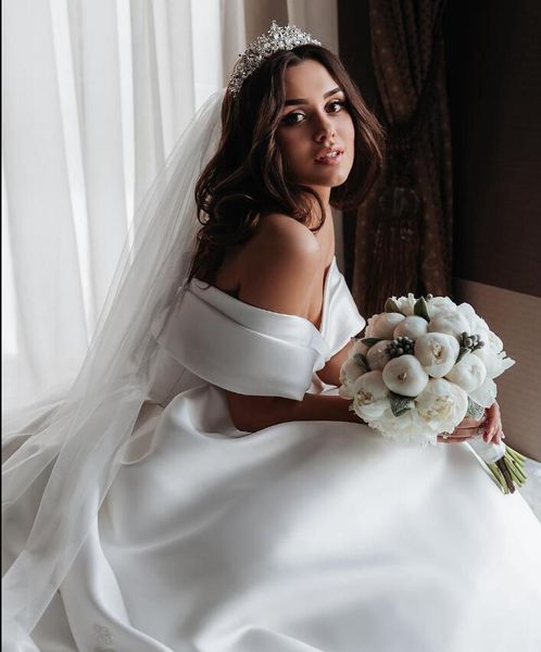 2019 elegante país vestidos de casamento com decote em v fora do ombro cetim varredura trem vintage vestidos de noiva plus size vestido de casamento novia