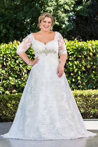 

plus size a line lace wedding dresses with half sleeves 2020 new arrival sheer long princess bridal gowns d1655 winter crystal appliques hot, White