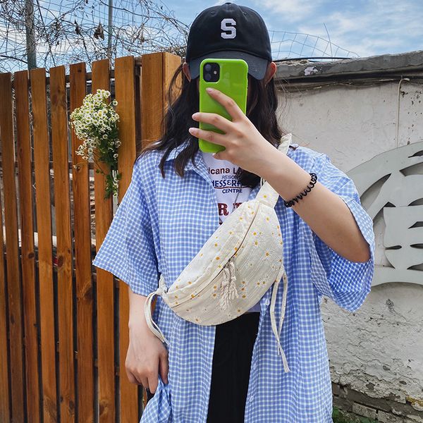 

2020 new korean version of the shoulder bag women's casual fashion small fresh daisy flower chest bag