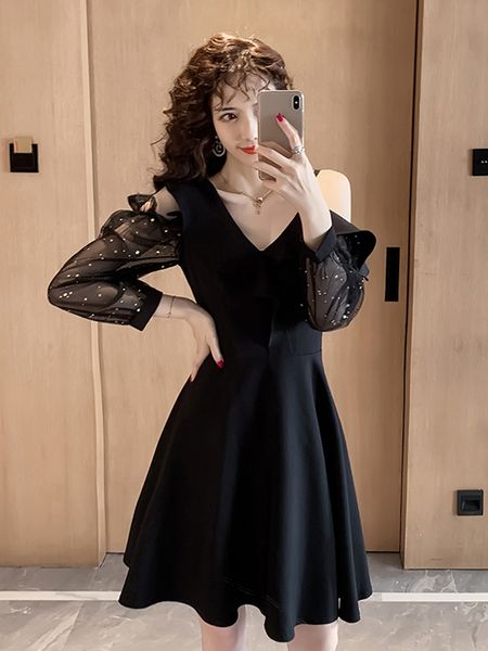 

temperament goddess fan dress 2020 early autumn new off-shoulder slimming mesh stitching hepburn small black dress, White;black