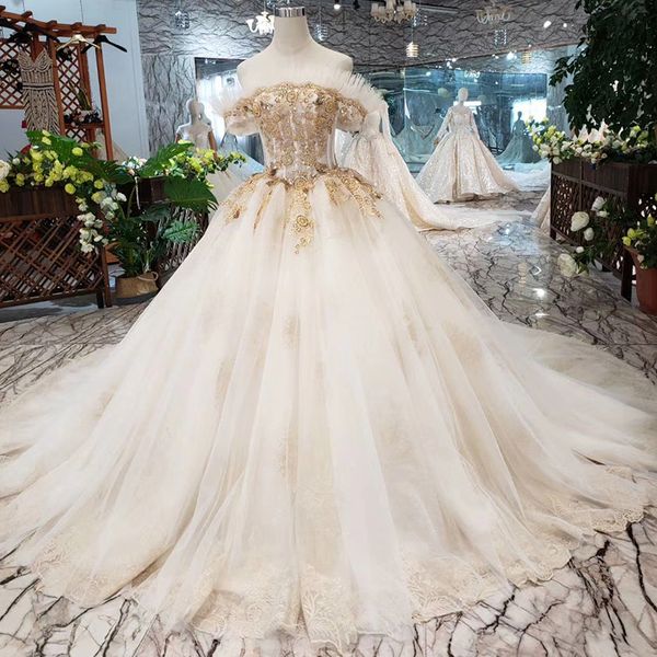 

2019 luxury lebanon bateau neck wedding dresses fur chest lace up backless gold hand made pattern applique sequins garden wedding gowns, White