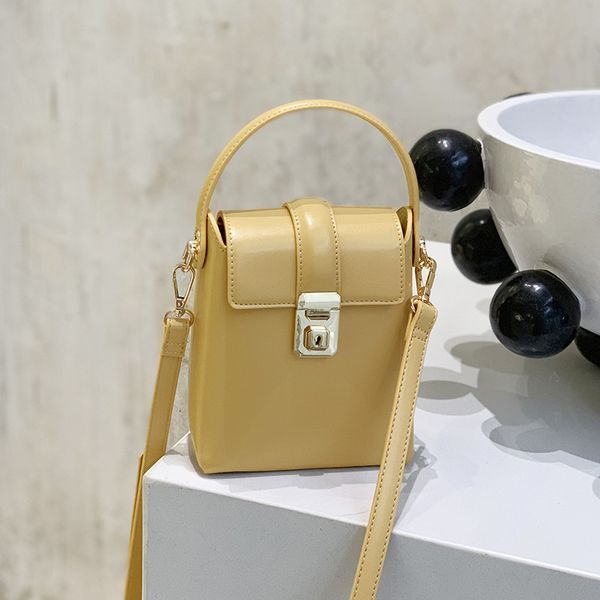 

2020 new handbag hand french stereotypes retro shoulder bag diagonal package bags