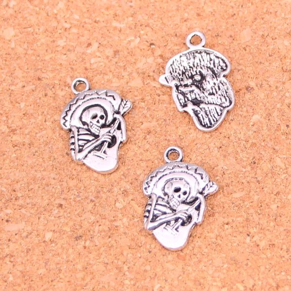 140 Stück Charms Totenkopf in Sombrero mit Gitarre, antik versilbert, Anhänger zum Selbermachen, handgefertigter tibetischer Silberschmuck, 22 x 15 mm