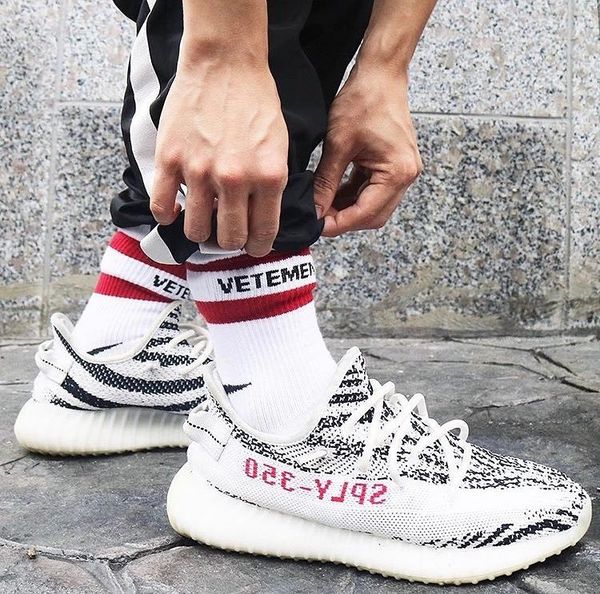 

18ss vetements basketball socks red stripe white black cotton socks skateboard hip hop high street sports fashion midsocks