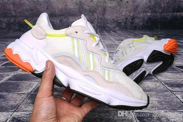 

2019 kanye west salt blush super moon yellow utility black desert rat 500 men women running shoes sports sneaker 06