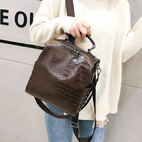 

fashion women leather backpacks new crocodile pattern travel backpack rivet shoulder bag backpacks for girls school bag backpack t200430