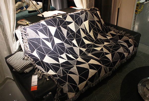 

2019 latest 130x170cm, american european winter special geometric simple sofa blanket abstract triangle blanket double-sided knit blanket le