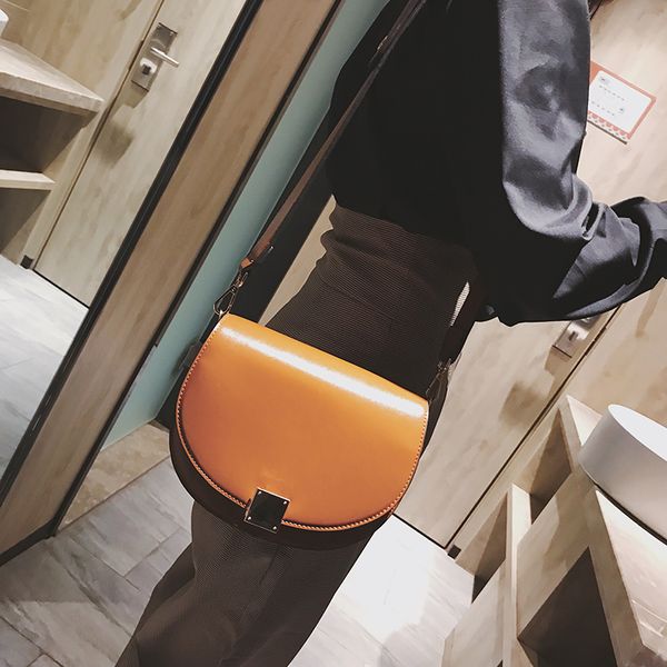 

чистая красная маленькая черная сумка 2020 новая девушка сумка на плечо дикий простой посланник темперамент мода