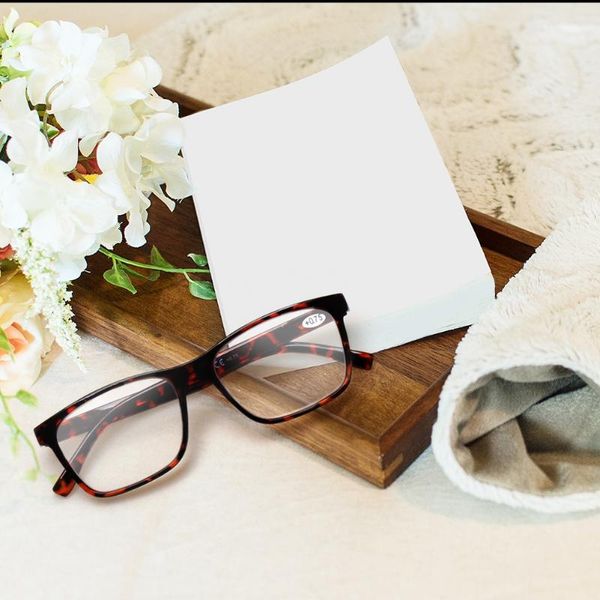 

rectangular reading glasses, simple, light and convenient, you can choose a variety of colors, White;black