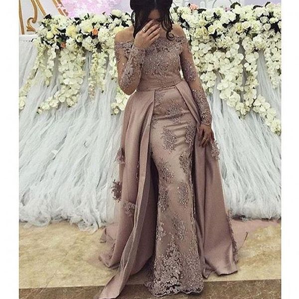 

elegant arabic long sleeves lace evening dresses 2020 bateau neck tulle applique beaded plus size formal party dress with detachable train, Black;red