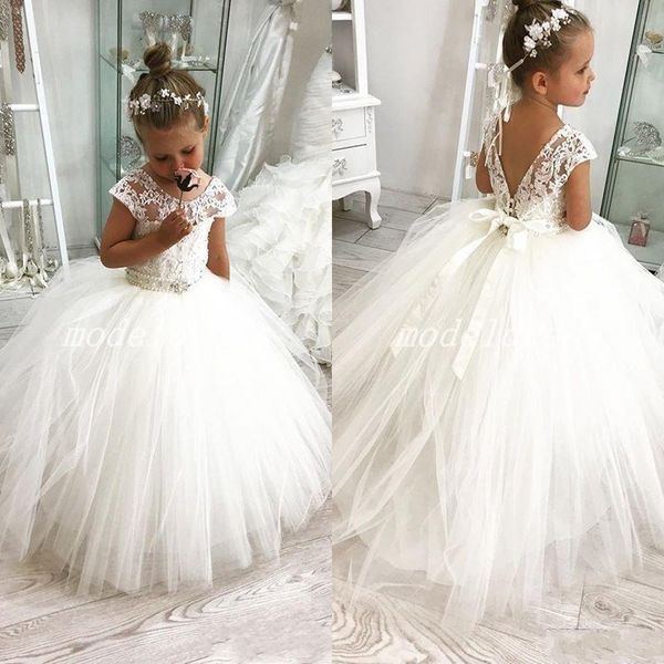 Günstige schöne weiße und elfenbeinfarbene Blumenmädchenkleider für Hochzeiten, Spitze, Kristallperlen, Schärpe, Flügelärmel, Mädchen-Festzug-Kleid, Abschlussball, Kinder, Commun314t