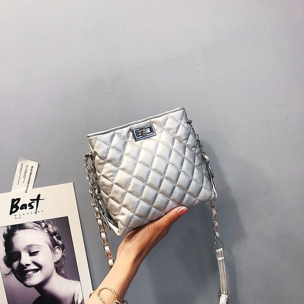 

small women's new fashion lingge postman chain chain korean style all-match shoulder bag fashion personalized messenger bag, White
