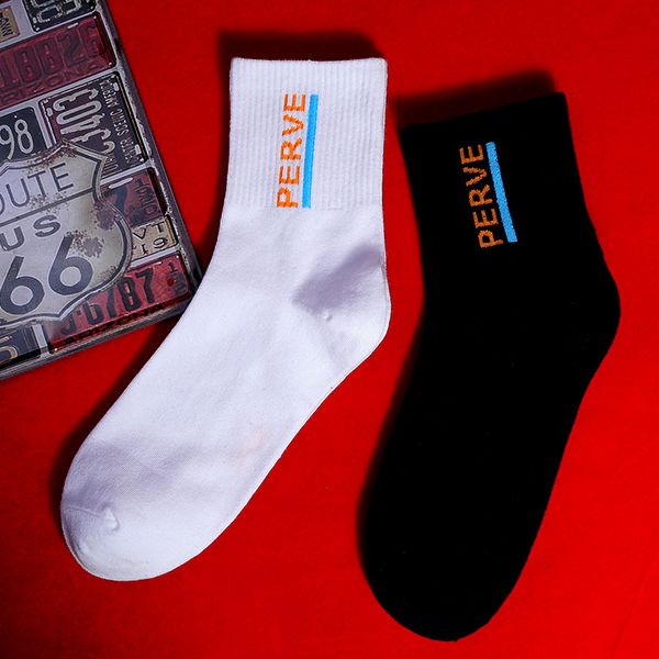 

2020 new cycling socks breathable and soft harajuku letters socks black color and white color man hip street