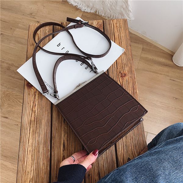 

european fashion small flap ladies purses new quality pu leather women designer's handbags stone pattern shoulder messenger bags