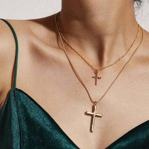 

2020 designer new products classic simple religious elements cross pendant necklace short neck chain jewelry two-piece set, Silver