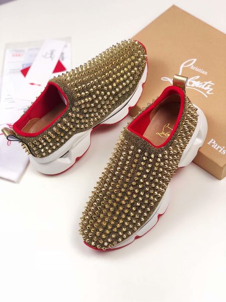 

d2020 new high-end fashion men's and women's casual shoes, gold-colored personalized studded shoes, wild outdoor lovers sports sho