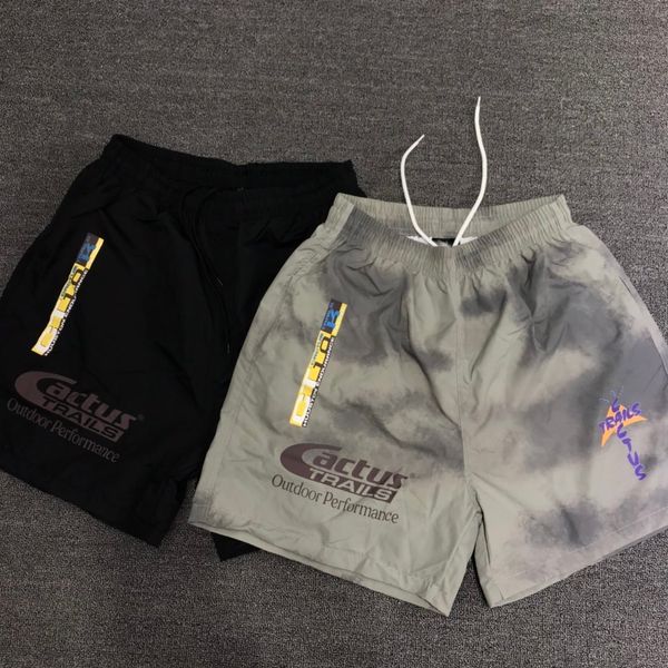 

2020 summer new hiphip travis scott cactus jack running trails shorts men women hiphop outdoor marathon beach shorts men t200727, White;black