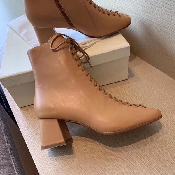 

2020y осень и зима новых толстые подошвы женских британские ветров мартин сапоги мода дикого соответствие цвета короткие сапоги, оригинальна