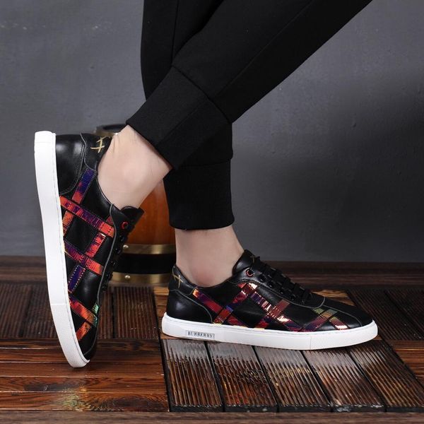 

2019 new summer men's tide shoes, comfortable flat shoes fashion sports shoes, all in the original packaging, male code 38-4411, Black