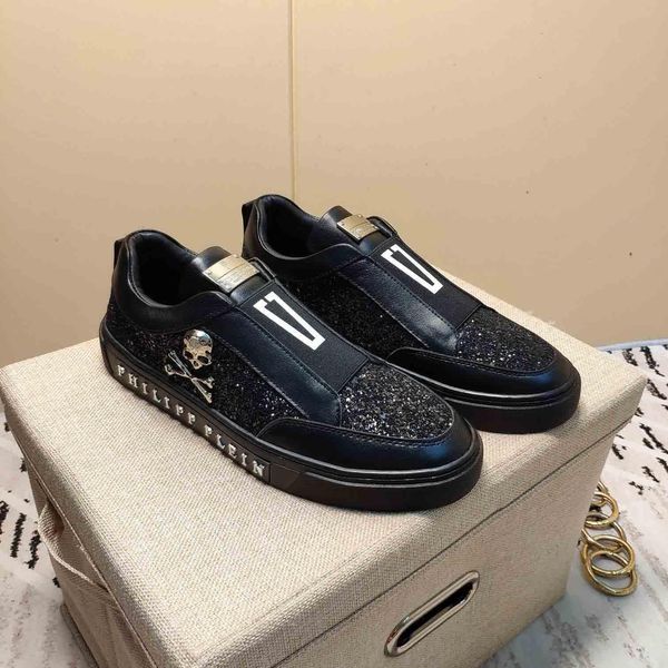 

2023 male designer creates a limited edition men casual and comfortable shoes hiking shoes sports shoes boots original packaging and deli, Black
