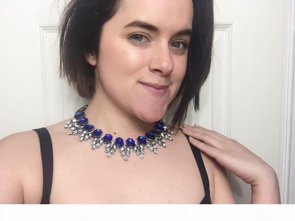 

k 2020 women 's jewelry fashion crystal necklace and pineapple earrings 1 set of 3 color clothing statement necklace, Silver