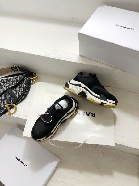 

low-triple s clear sole sneakers, r brand casual sneakers, stylish comfort,with original box,size35-45,uu