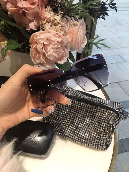 

2020 new fashion design womens sunglasses branded sunglasses woman summer beach goggle glasses uv400 c 021801 with box uv400, White;black