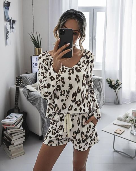 

2020 women's home comfortable fashionable printed suits round neck long sleeve and shorts suit casual woman tracksuit, Gray