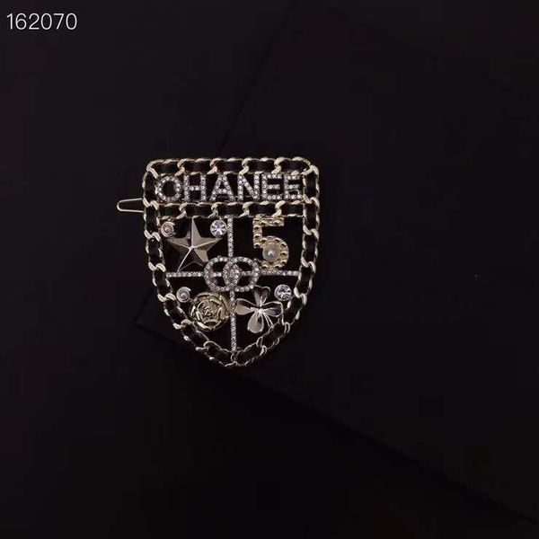 

the new brooch sells like cakes designer style american fashion classic full drill brooch, Slivery;golden