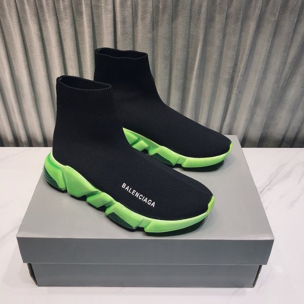 

the brand's r luxury casual sports shoes, fashionable speed graffiti sports shoes, comfortable platform socks boots, size 35-45