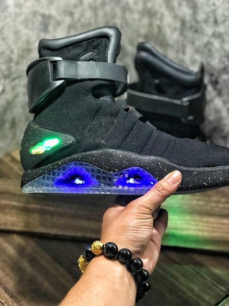 

2019 designer air mag back to the future fashion brand sneakers mens women luxury running shoes led lighting outdoor trainers