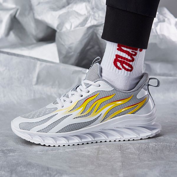 

korean version fashion spring summer new mesh breathable blade rubber sole men's shoes 2020 sell light weight running shoes