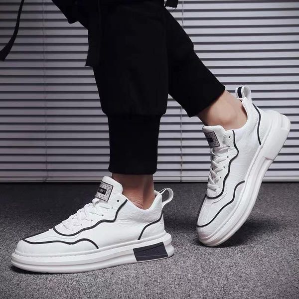 

2020 xshfbcl new designer luxury series outdoor brand leather men's flat casual shoes comfortable and breathable with box, Black;red