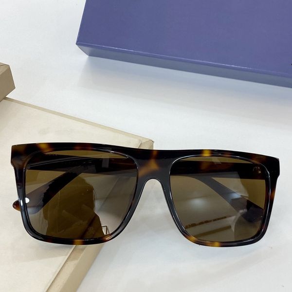 

2020 new fashion frame is suitable for all kinds of face, uv400 light and comfortable eyeglass frame, full set of 5-color glasses 0637sk