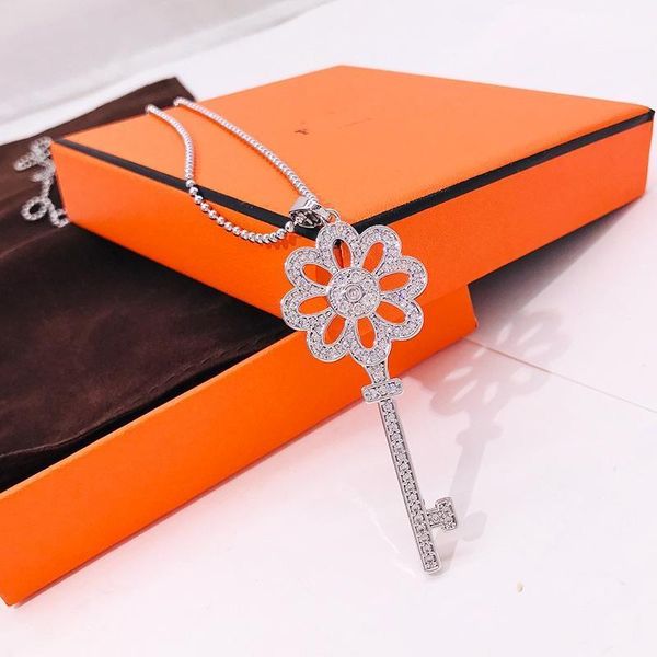 

Key Pendant Necklace Women Temperament Inlaid Zircon Necklace Wedding Party Wear Necklace Jewelry ZK40