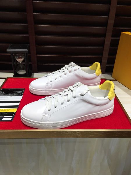 

2019p spring and summer new men's flat white trend shoes, trend wild sports shoes, leather lace-up shoes, original box packaging: 38-44, Black
