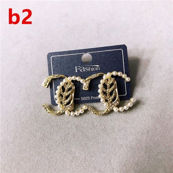 

57women brand fashion cute crystal bees stud earrings female vintage pearl earrings, Silver